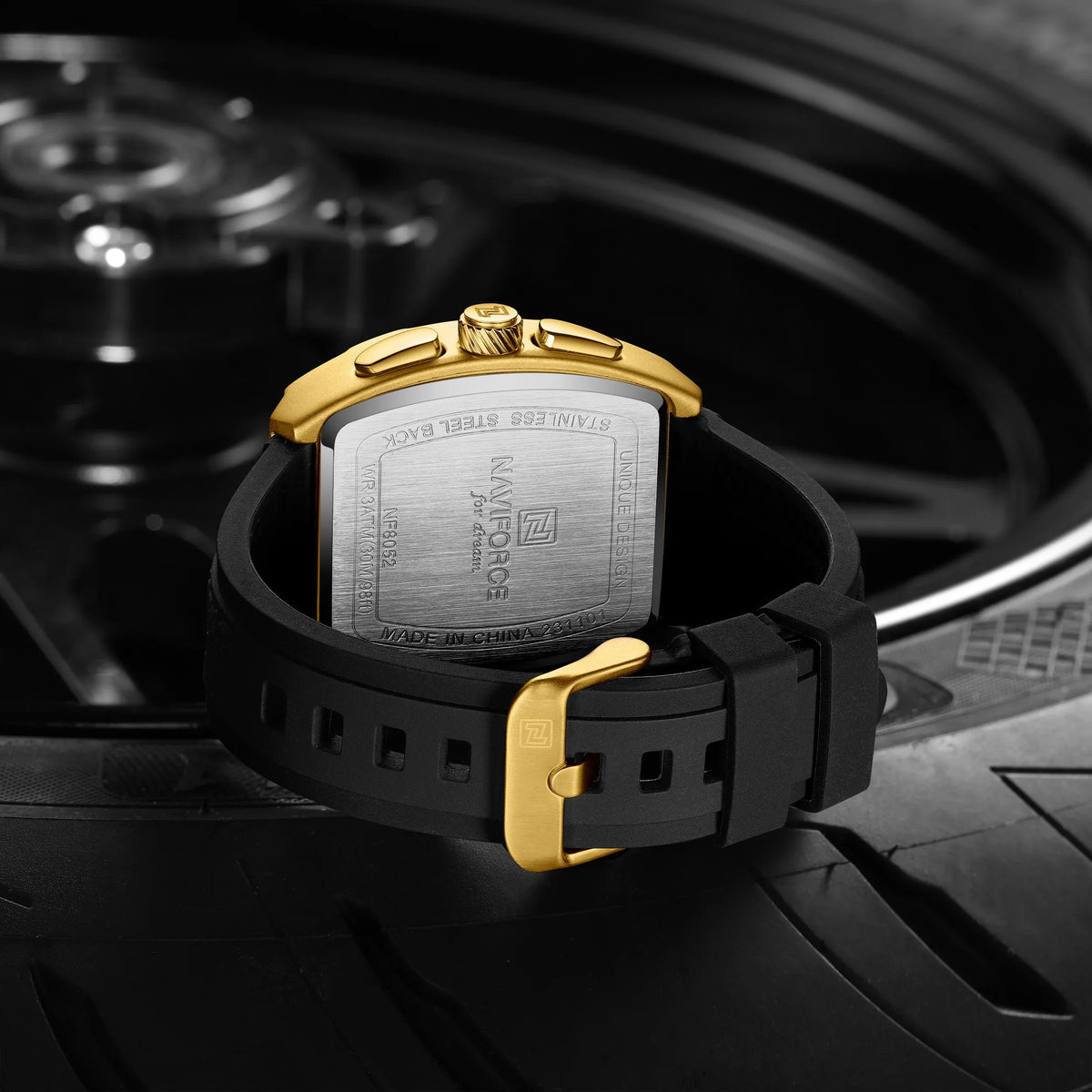 NAVIFORCE NF8052 Large Dial Multifunction Chronograph Watch
